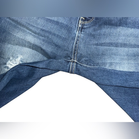 Judy Blue Destroyed Cut-Off Bermuda Shorts 182133 Size Medium - Picture 3 of 9